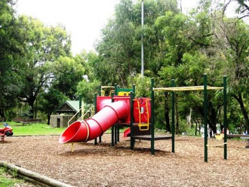 13-15 MEADOWS CRESCENT, Meadowbank NSW 2114