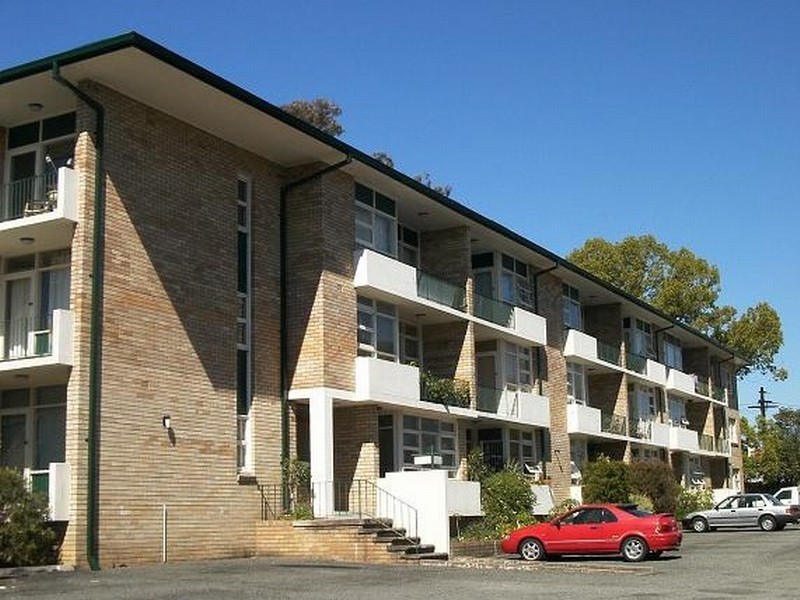 8 BRUNSWICK PDE, Ashfield NSW 2131