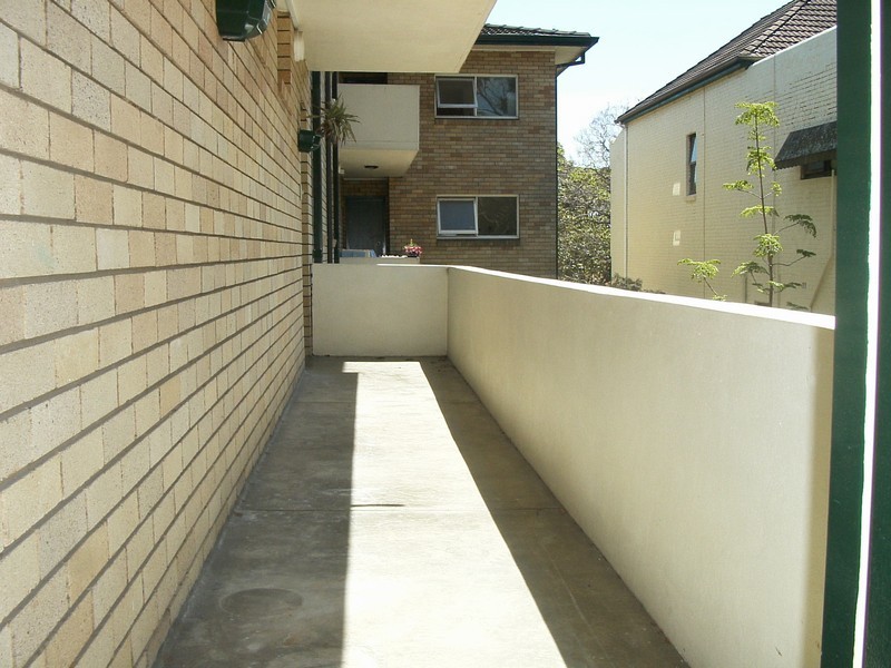 8 BRUNSWICK PDE, Ashfield NSW 2131