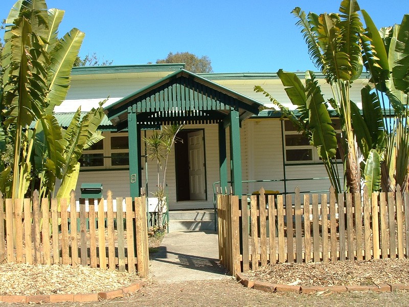 8 Arvon Street, Beachmere QLD 4510