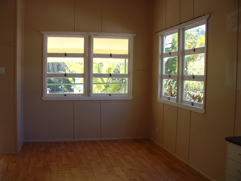 8 Arvon Street, Beachmere QLD 4510