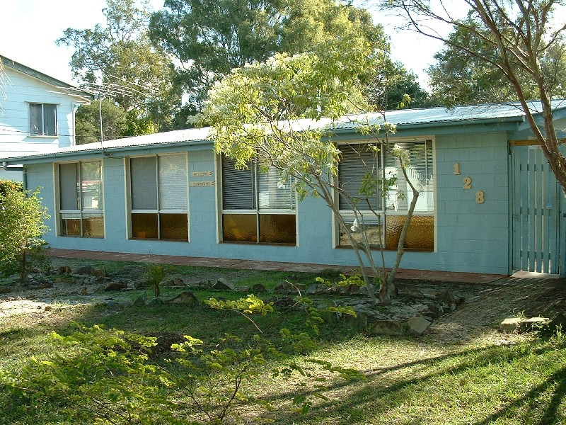 128 Moreton Avenue, Beachmere QLD 4510