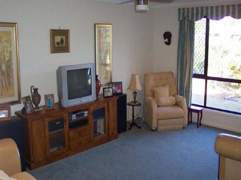 17 Weeroona Avenue, Beachmere QLD 4510