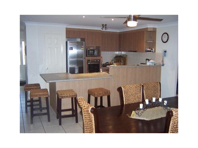 17 Weeroona Avenue, Beachmere QLD 4510