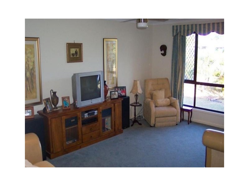 17 Weeroona Avenue, Beachmere QLD 4510