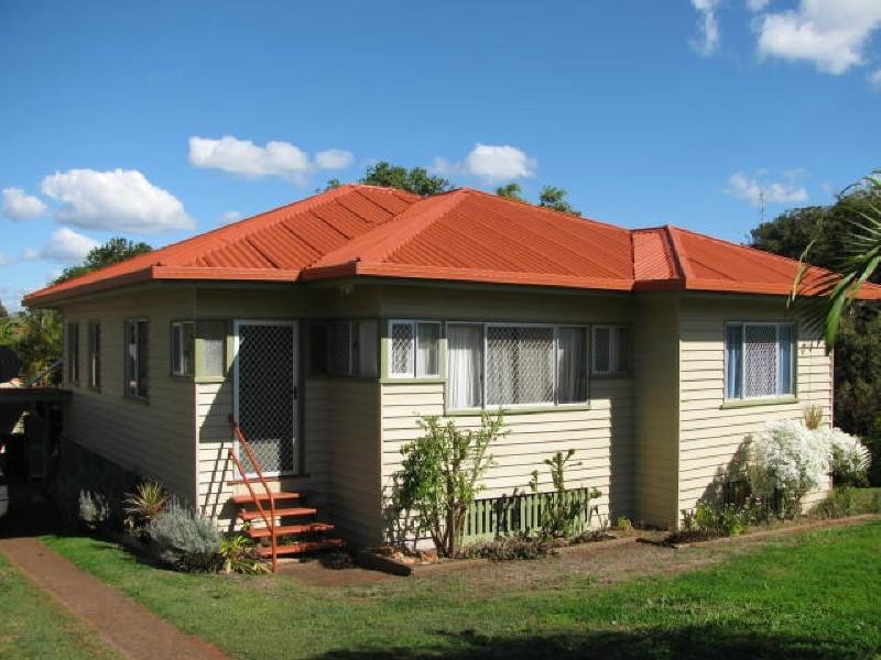 8 Macrossan Street, Childers QLD 4660