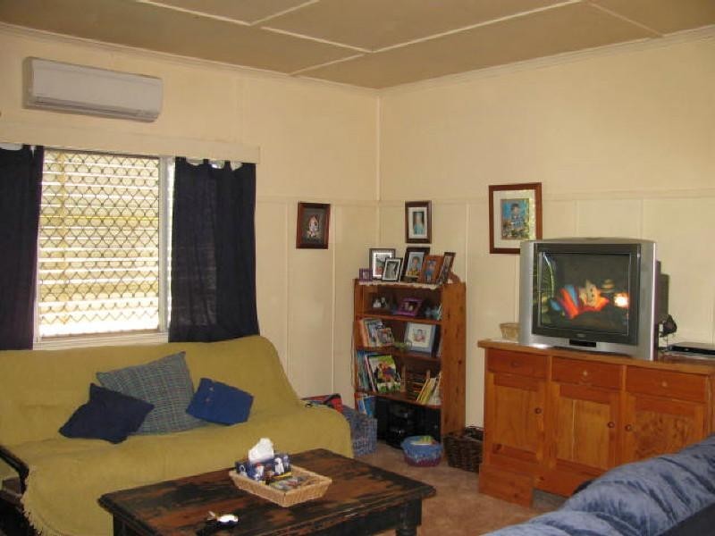 8 Macrossan Street, Childers QLD 4660