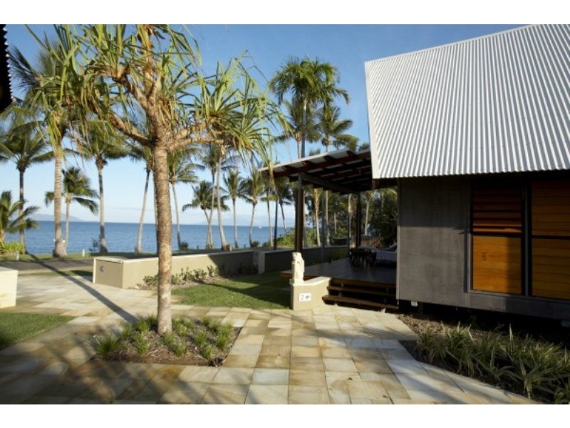 9 The Esplanade, Nelly Bay, Magnetic Island QLD 4819
