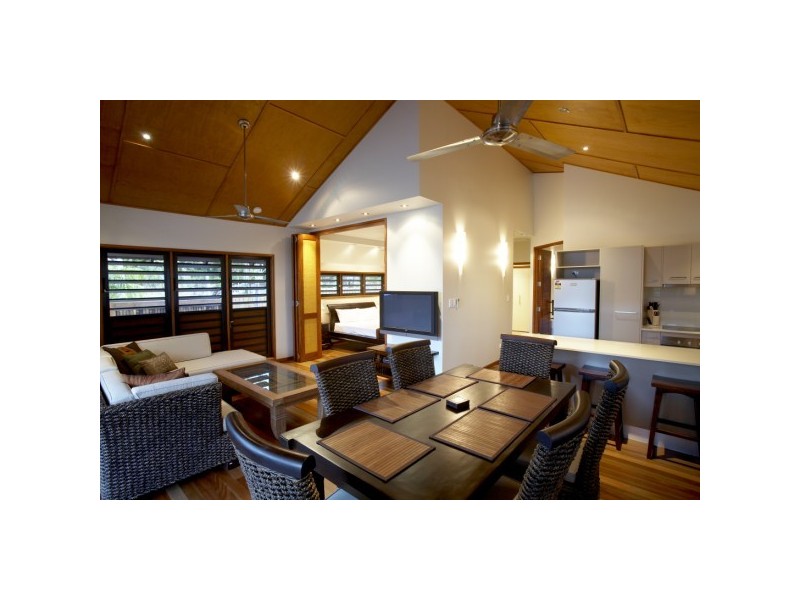 9 The Esplanade, Nelly Bay, Magnetic Island QLD 4819