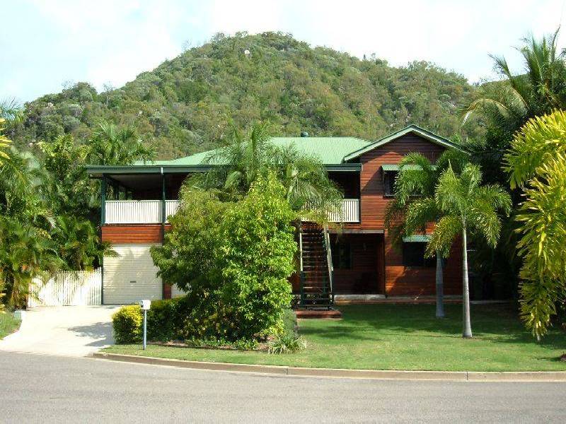 11 Bay Vista Court, Magnetic Island QLD 4819