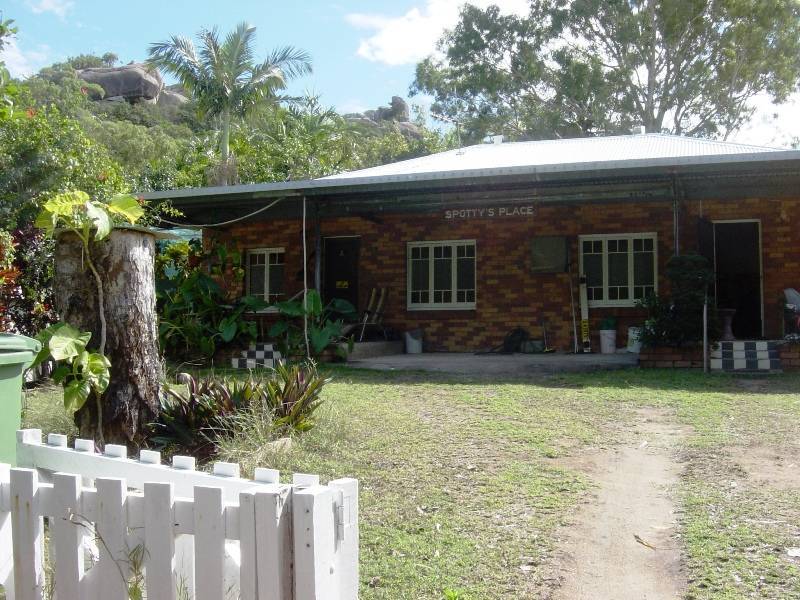 24 Picnic Street, Magnetic Island QLD 4819