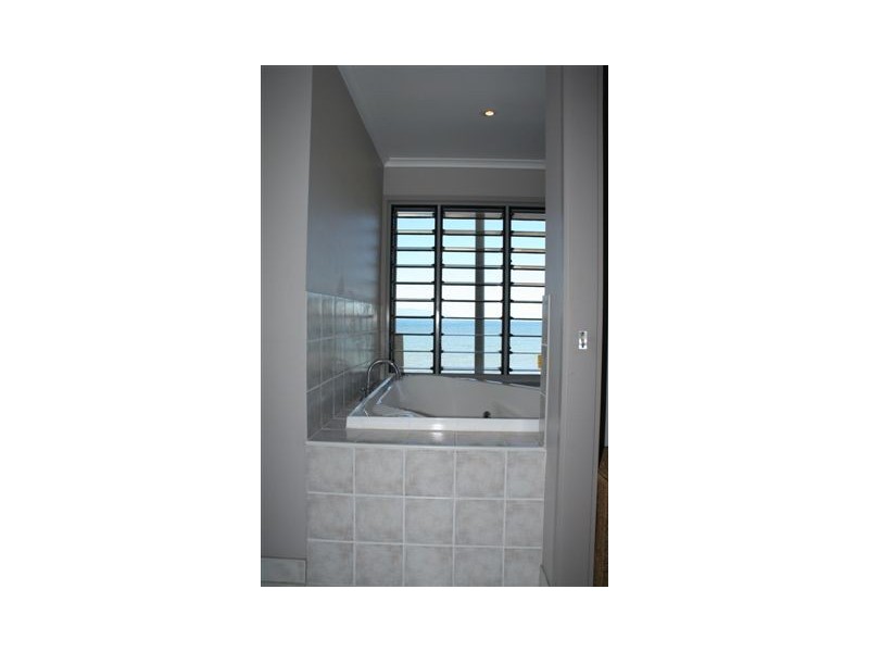 2/13-15 Terrace Place, Magnetic Island QLD 4819