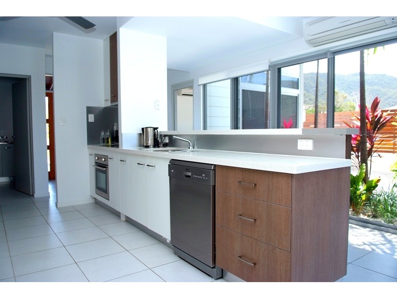 2/5 Terrace Place, Magnetic Island QLD 4819