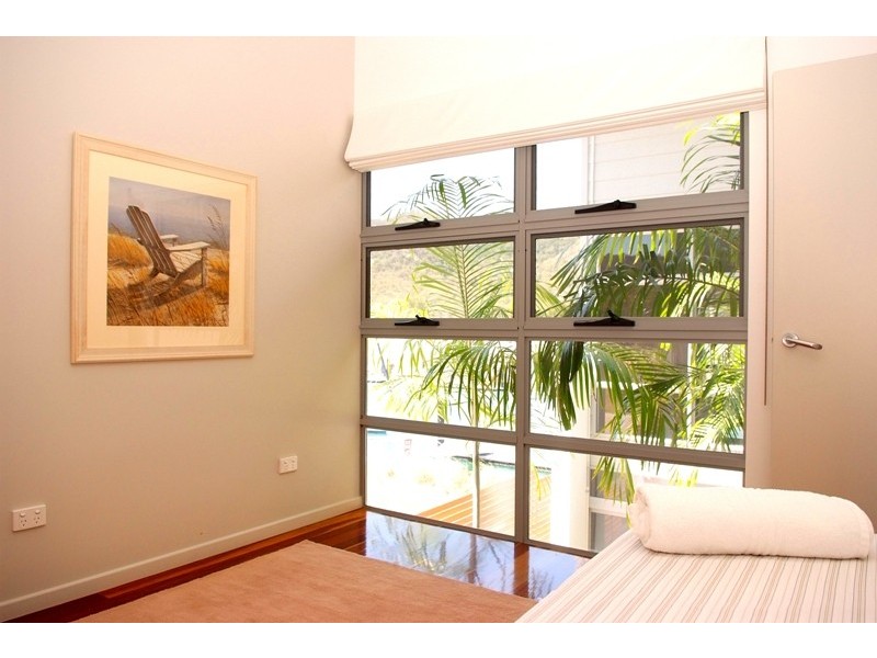 2/5 Terrace Place, Magnetic Island QLD 4819