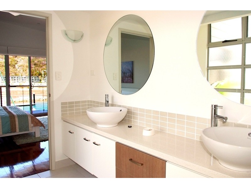 2/5 Terrace Place, Magnetic Island QLD 4819