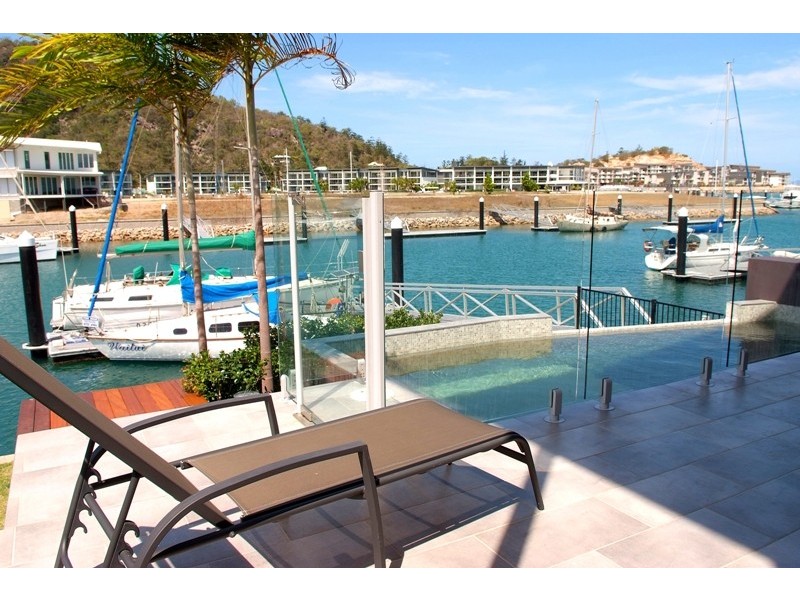 2/5 Terrace Place, Magnetic Island QLD 4819