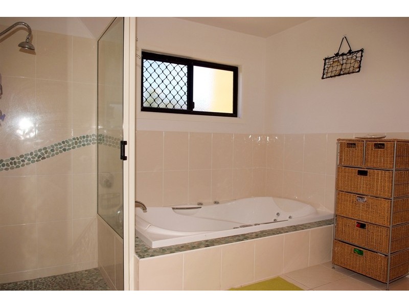 10 Bayside Court, Magnetic Island QLD 4819