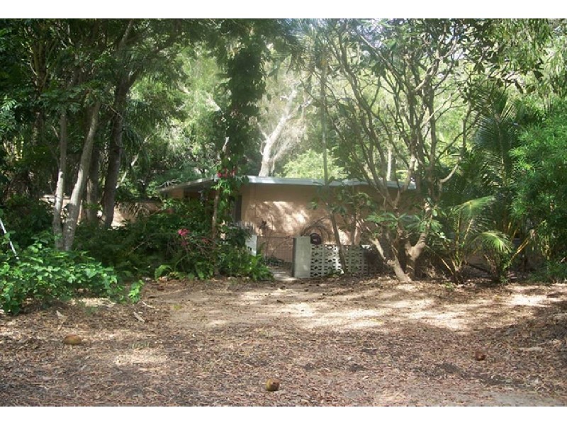 27 Dent Street, Horseshoe Bay, Magnetic Island QLD 4819