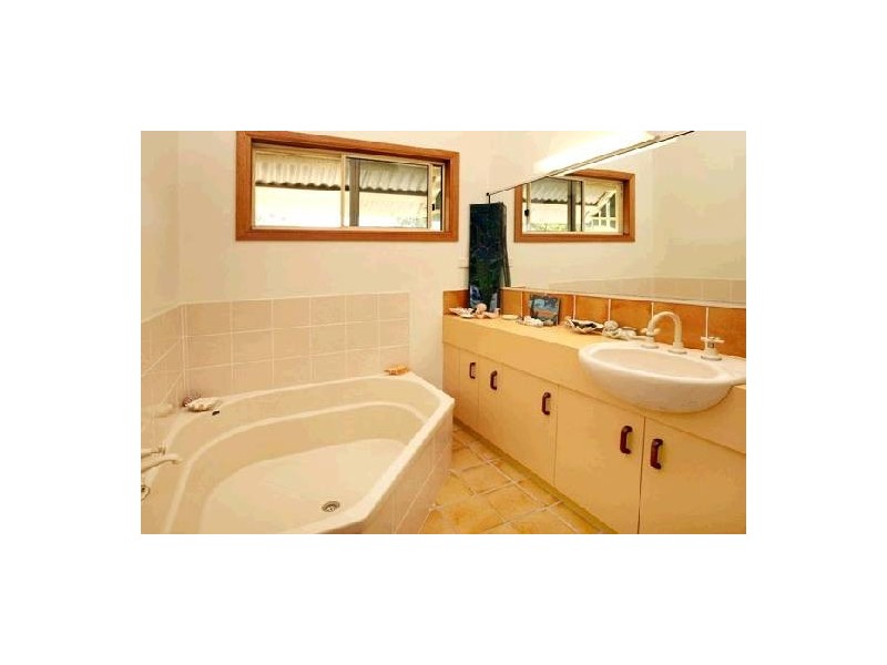 17 Elena Street, Magnetic Island QLD 4819