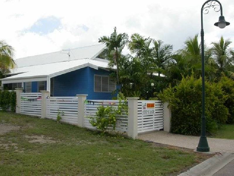 9 Cassia Crescent, Cardwell QLD 4849