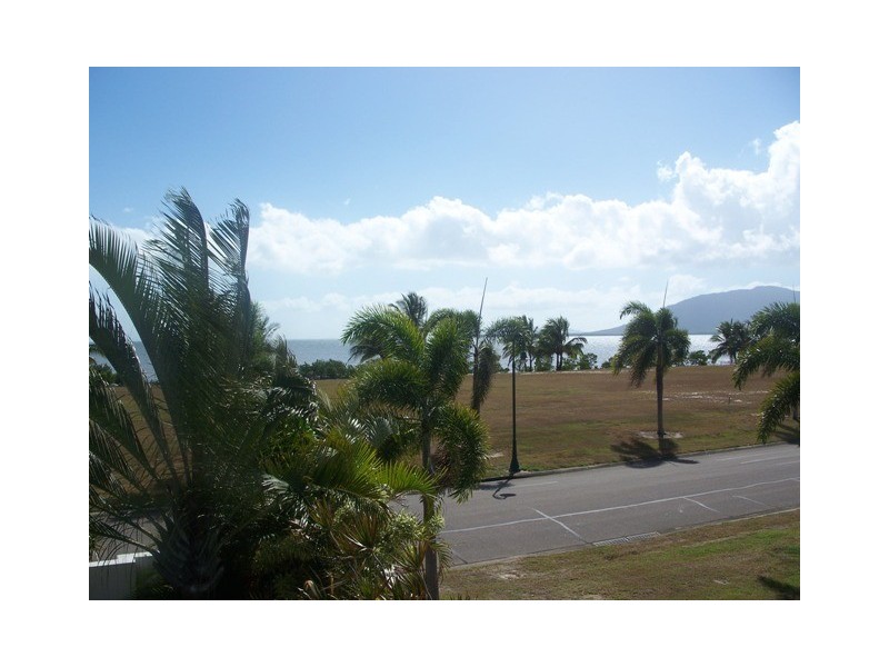 44 Keith Williams Dr, Cardwell QLD 4849