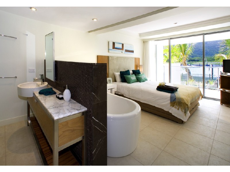 Unit 325, Blue on Blue, Nelly Bay QLD 4819