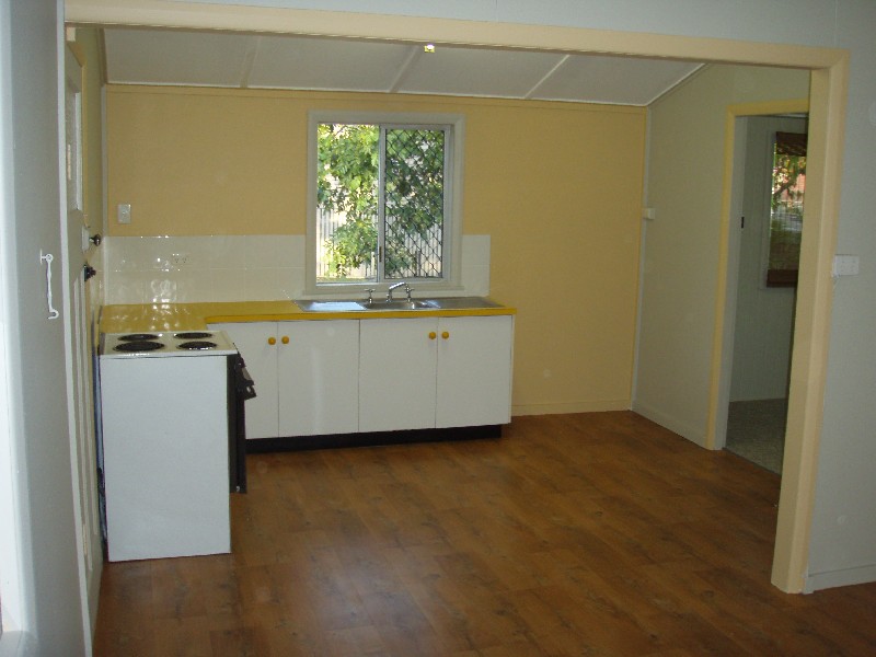 110 Railway Avenue, Railway Estate QLD 4810