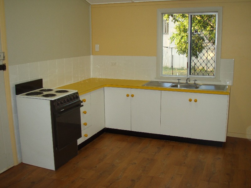 110 Railway Avenue, Railway Estate QLD 4810