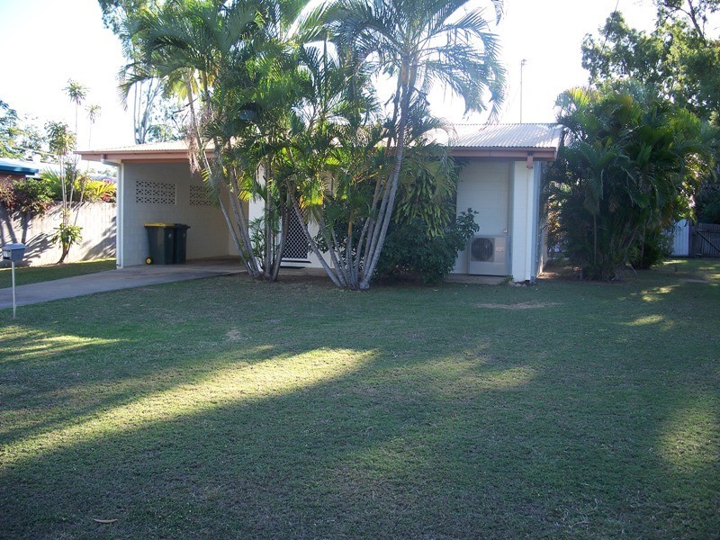 11 Karina Crescent, Rasmussen QLD 4815