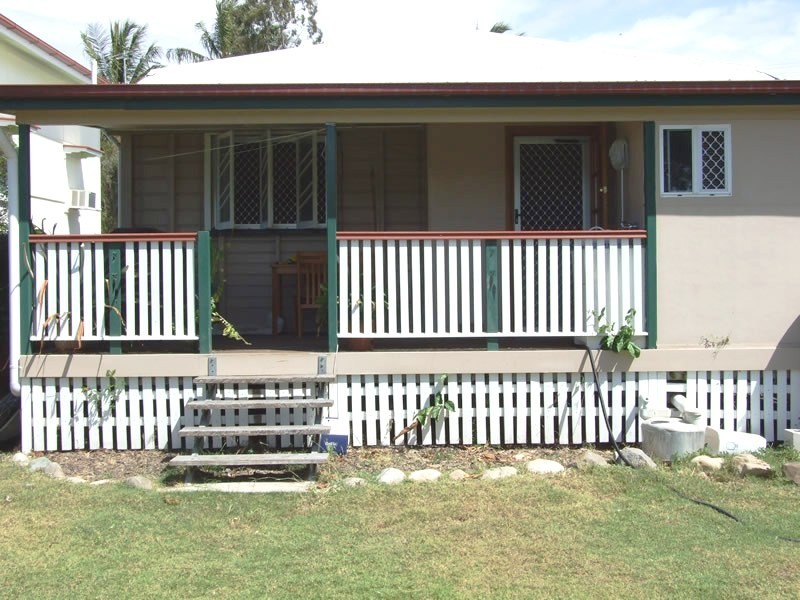 11 Seventh Street, Railway Estate QLD 4810