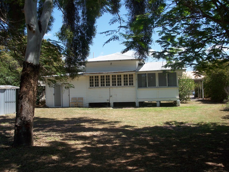 11 Whyte Street, Hermit Park QLD 4812