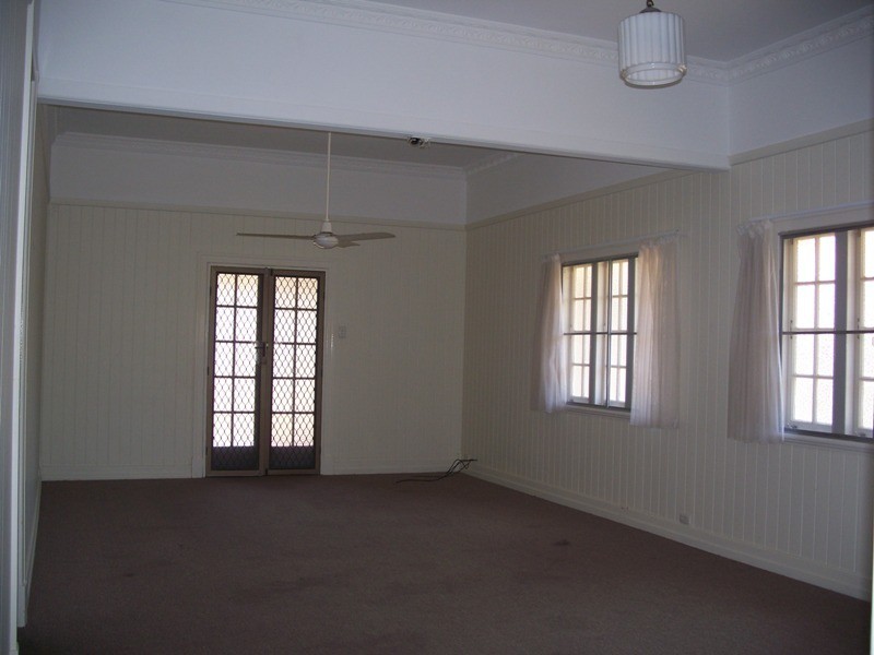 11 Whyte Street, Hermit Park QLD 4812