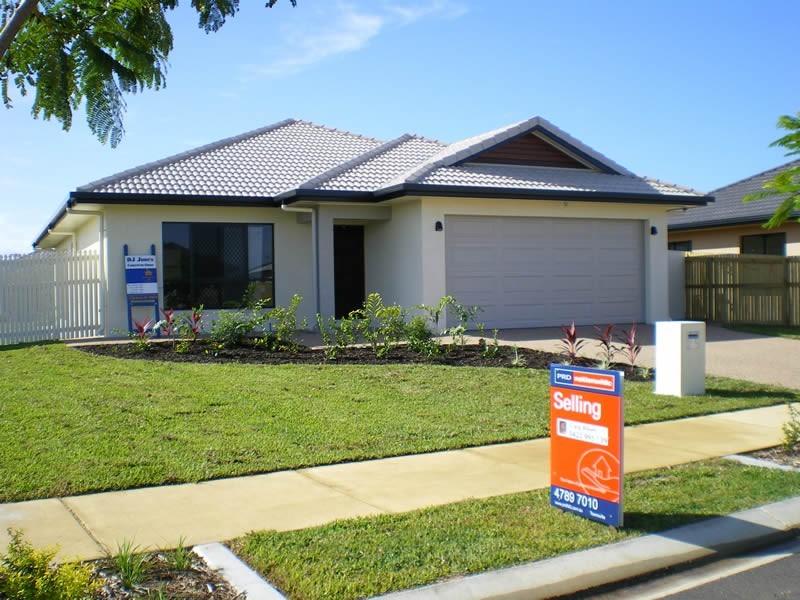14 Dunlop St, Kelso QLD 4815