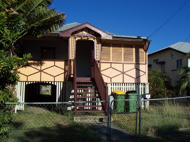 17 Railway Avenue, Railway Estate QLD 4810