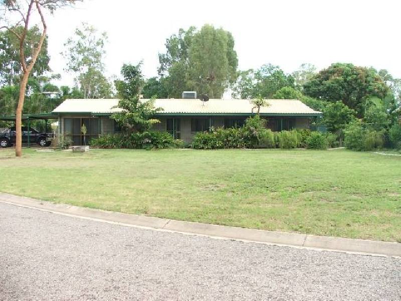 1 Lotus Court, Bushland Beach QLD 4818