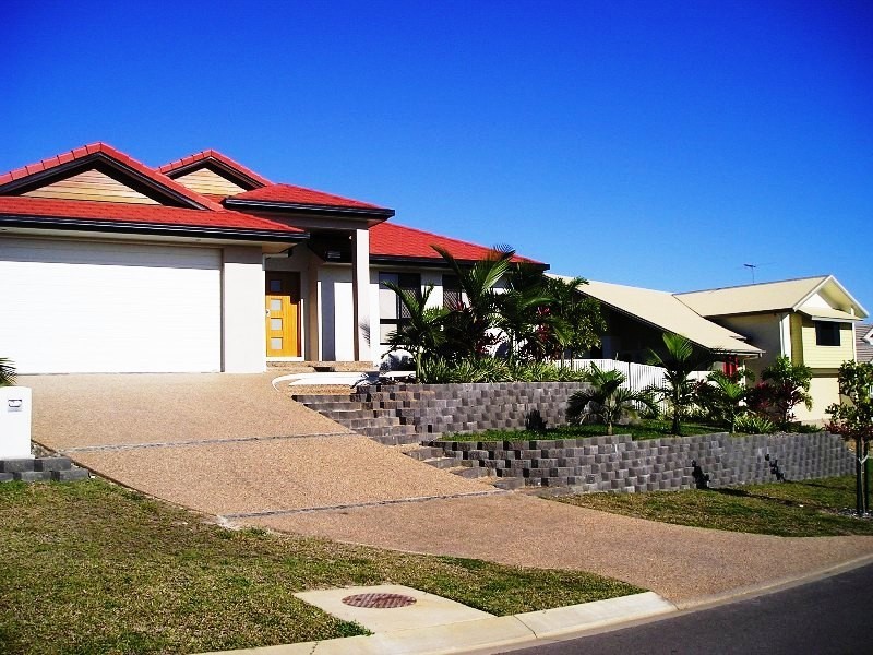 20 Shutehaven Street, Bushland Beach QLD 4818