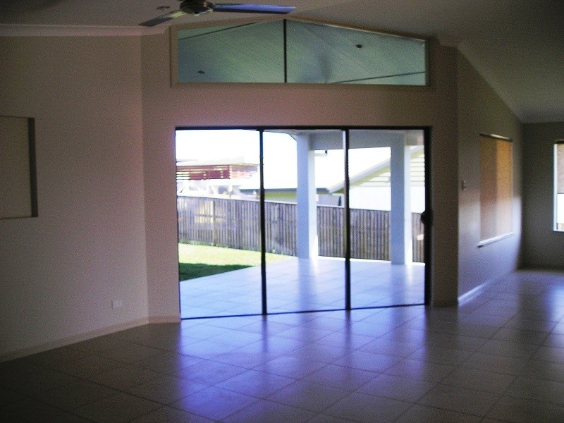 20 Shutehaven Street, Bushland Beach QLD 4818