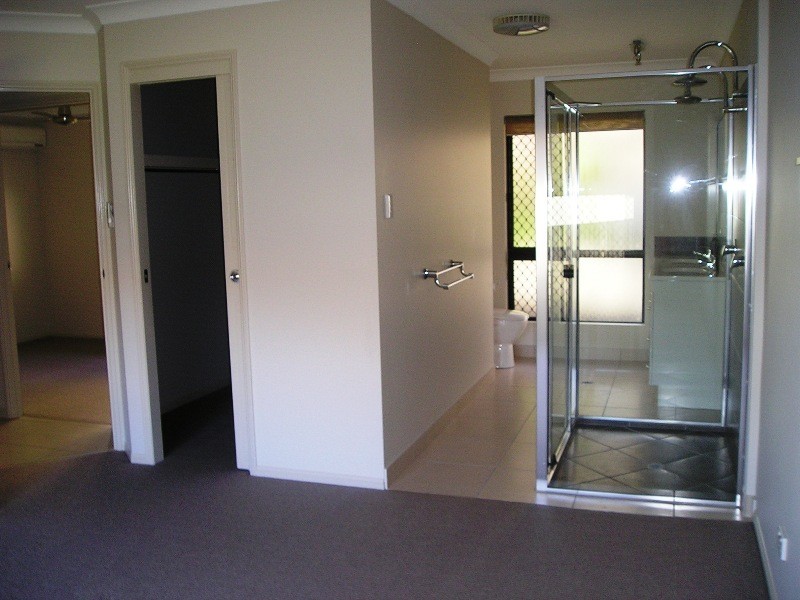 20 Shutehaven Street, Bushland Beach QLD 4818