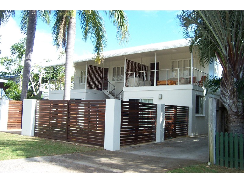 2/3 Falcon Street, Rowes Bay QLD 4810