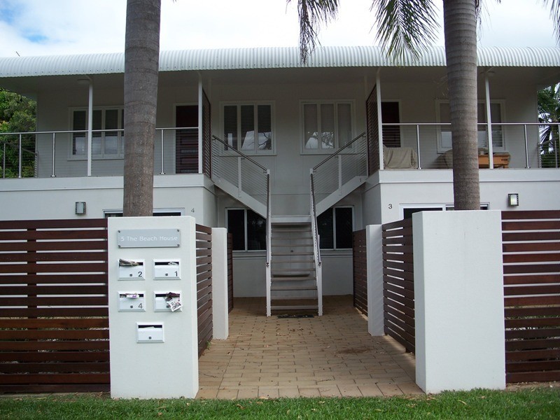 2/3 Falcon Street, Rowes Bay QLD 4810