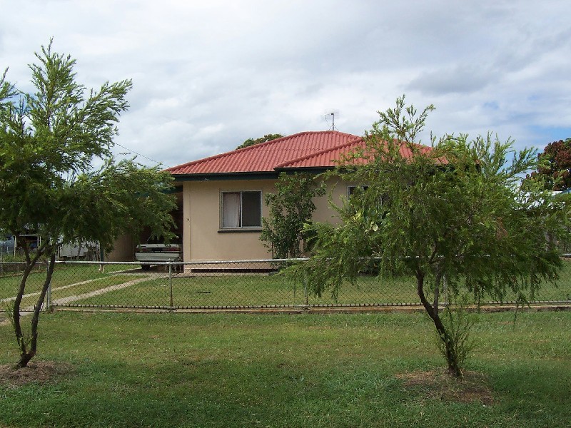 24 Nix Street, West End QLD 4810