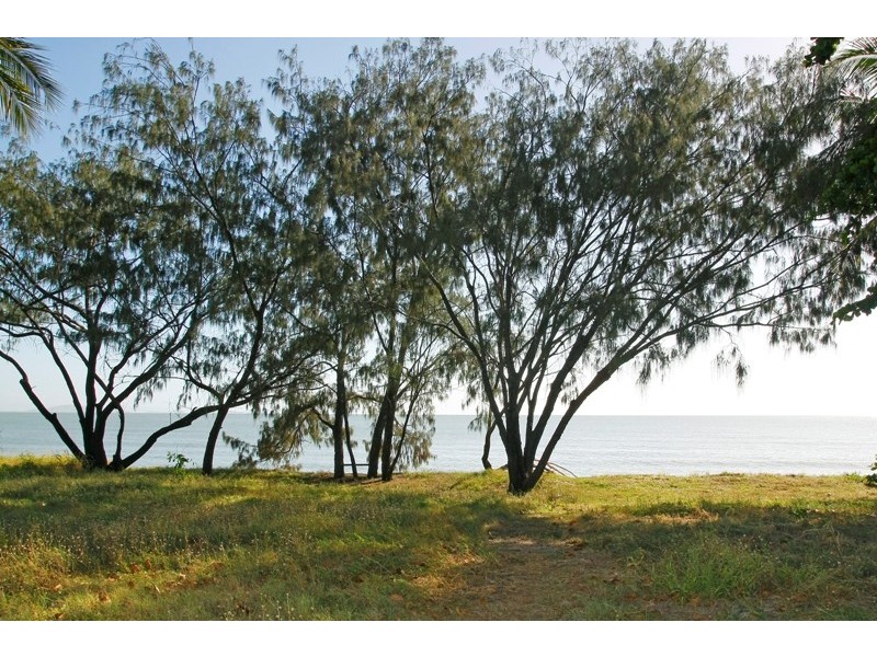 24 Reef Street, Saunders Beach QLD 4818