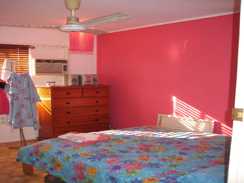 27 Davies Street, Mount Louisa QLD 4814