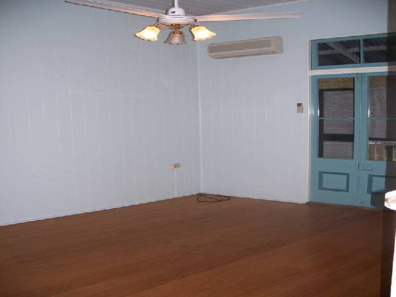 30 Philp Street, Hermit Park QLD 4812