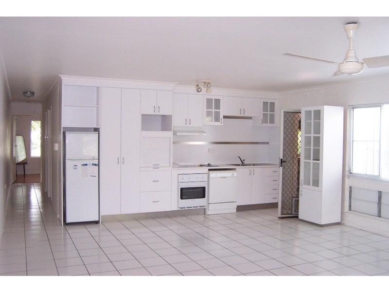 3/2 Queen Street, North Ward QLD 4810