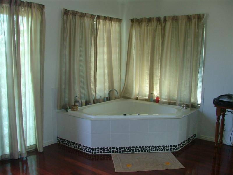 40 Waterview Drive, Bushland Beach QLD 4818