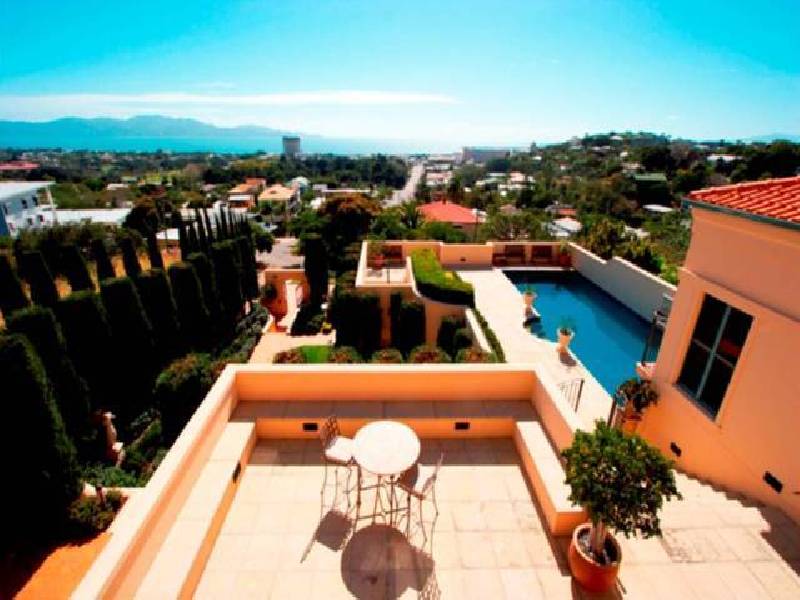 42 Stanton Terrace, North Ward QLD 4810