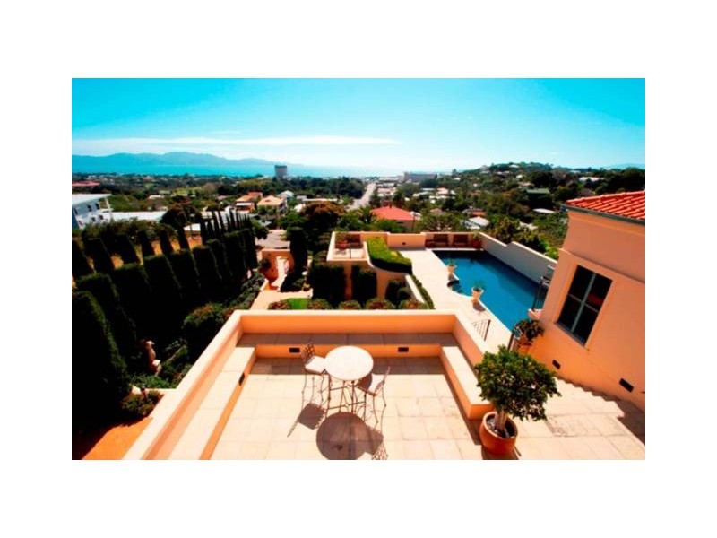 42 Stanton Terrace, North Ward QLD 4810