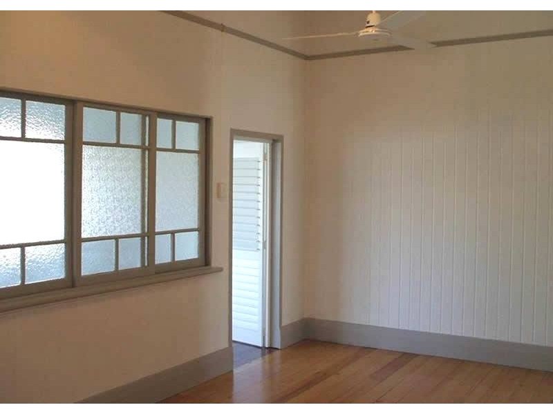 4 Cannan Street, South Townsville QLD 4810