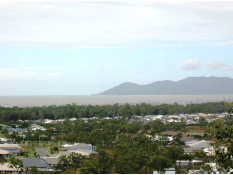 5 Olden Court, Bushland Beach QLD 4818